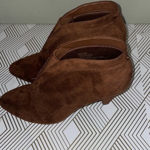 🆕 | Jessica Cline | Brown Suede Boots | Size 8